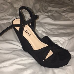 Black Wedges